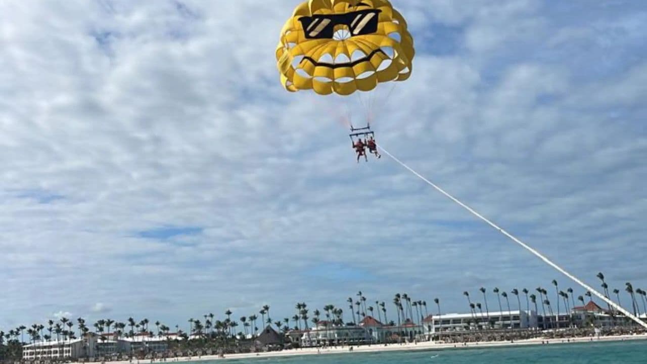 Punta Cana: Parasailing Adventure Adrenaline