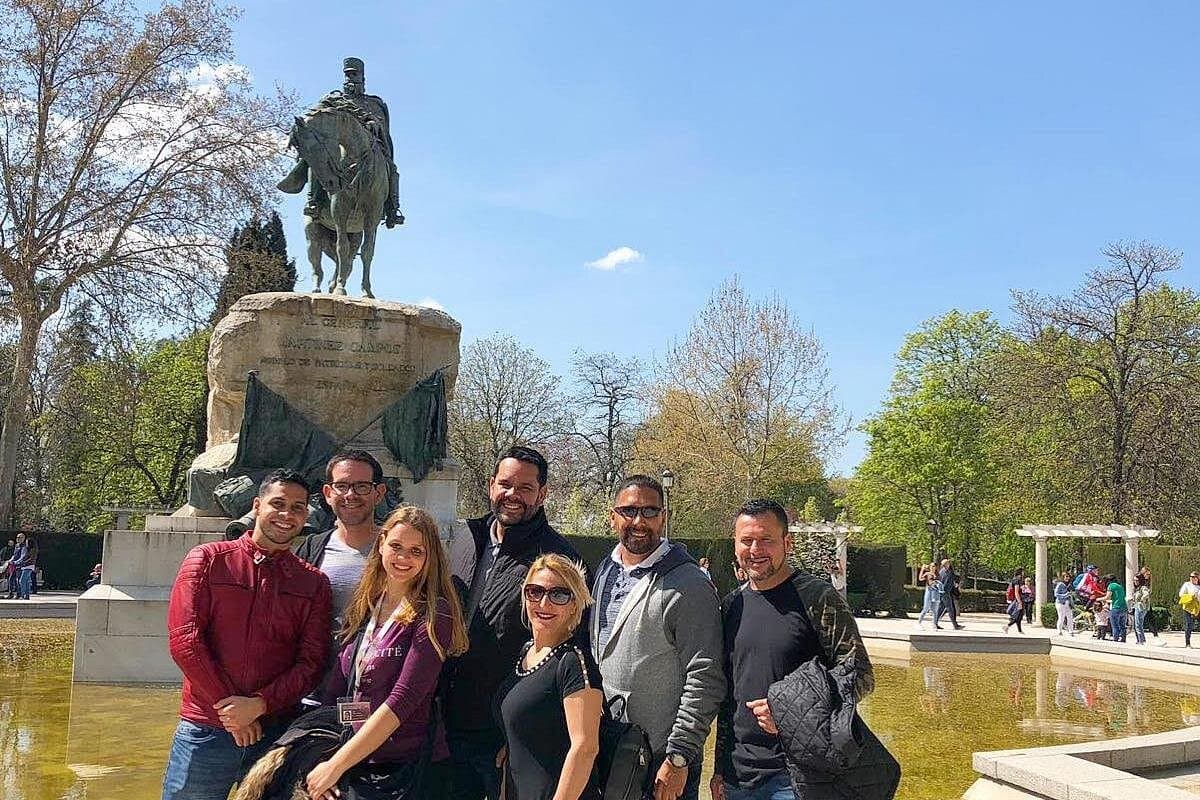 Madrid: El Retiro Park Guided Tour and Tapas