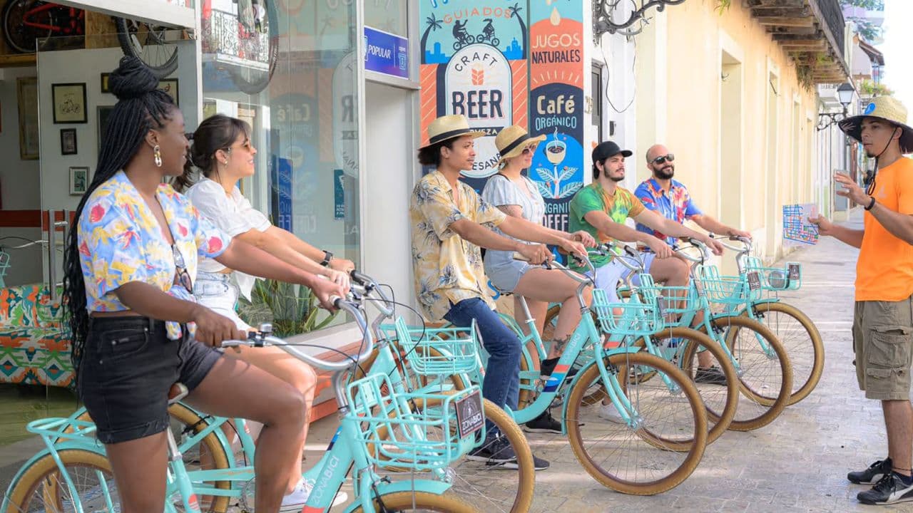 Santo Domingo: Ciudad Colonial Neighborhood Guided Bike Tour