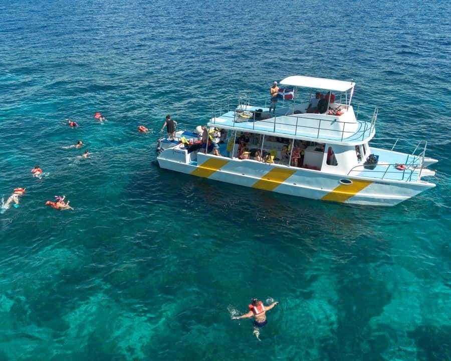 From Punta Cana or Bayahibe: Catalina Island with Snorkeling