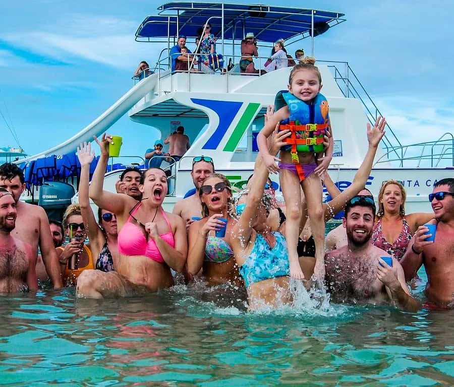 Catamaran party Boat con open bar y snorkeling en punta cana