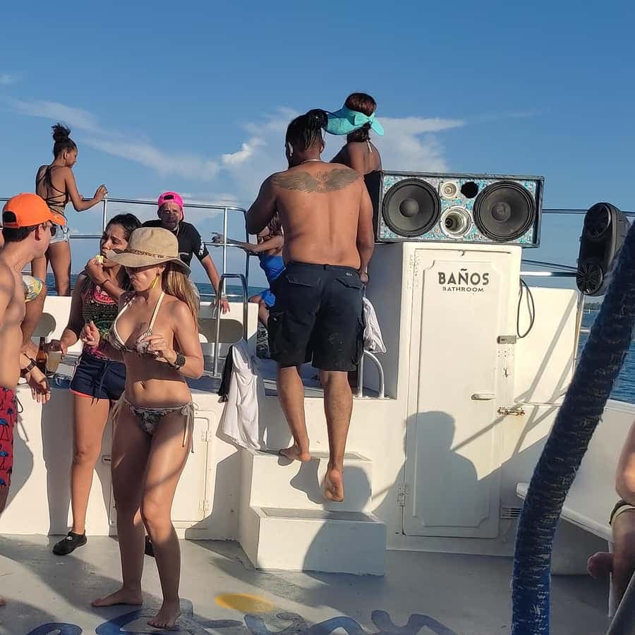Punta Cana: Party Boat and Snorkeling Adventure
