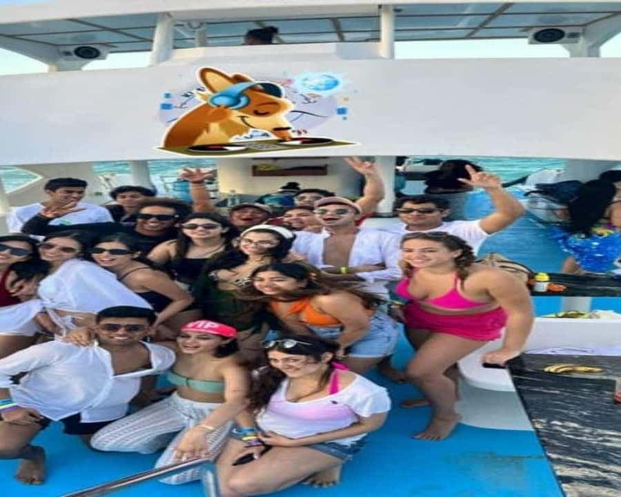 Punta Cana: Private Yacht Party Cruise with Open Bar
