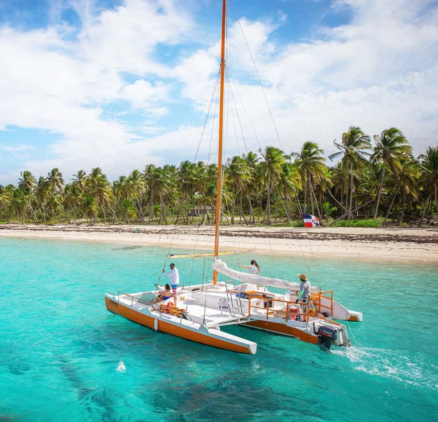 Punta Cana: Catamaran Tour with Food, Drinks, and Snorkeling