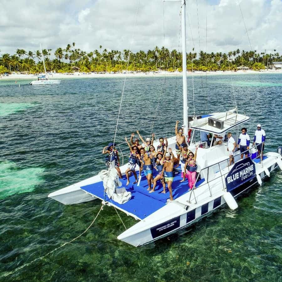 Bávaro: Punta Cana Catamaran Tour with Open Bar and Snacks
