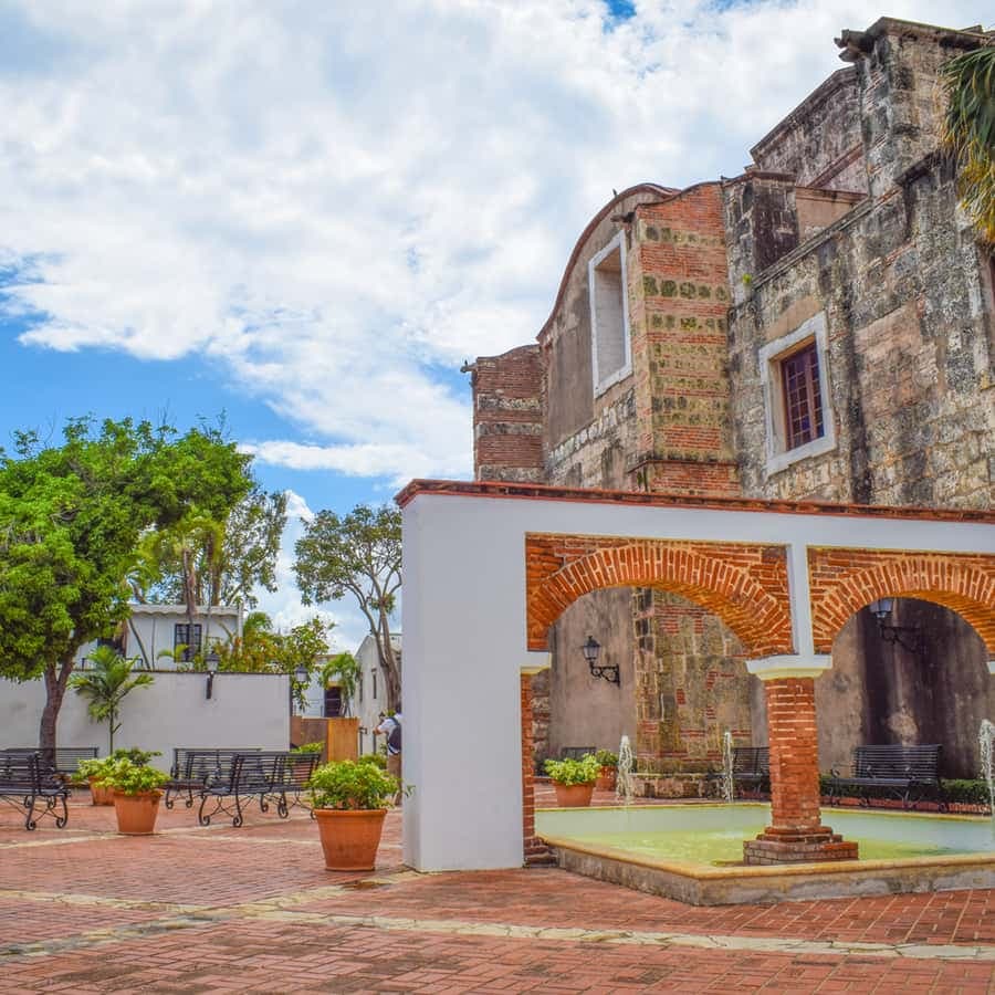 Punta Cana: Santo Domingo Day Trip with Tickets and Lunch