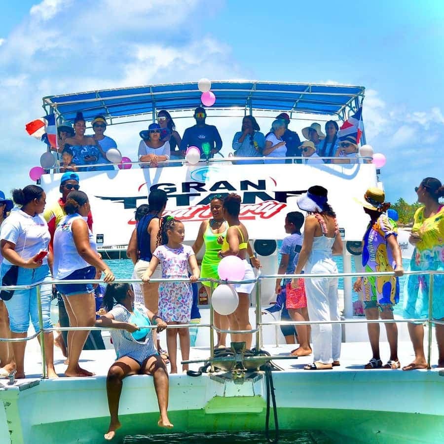 Punta Cana: Party Boat with Open Bar and Snorkeling