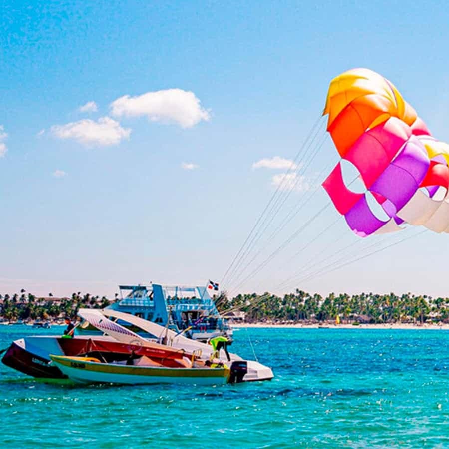 Punta Cana: Boogie Boarding and Parasailing Adventure