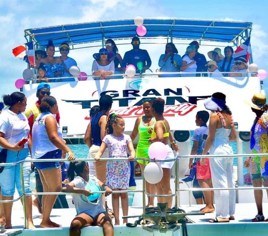 Party Boat / Fiesta En Catamarán En Punta Cana / Free Drinks - Dominican Republic
