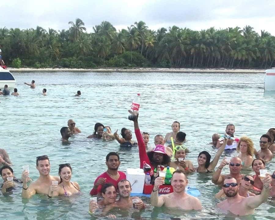 Party Boat in Punta Cana/Free Drinks and transportation inc