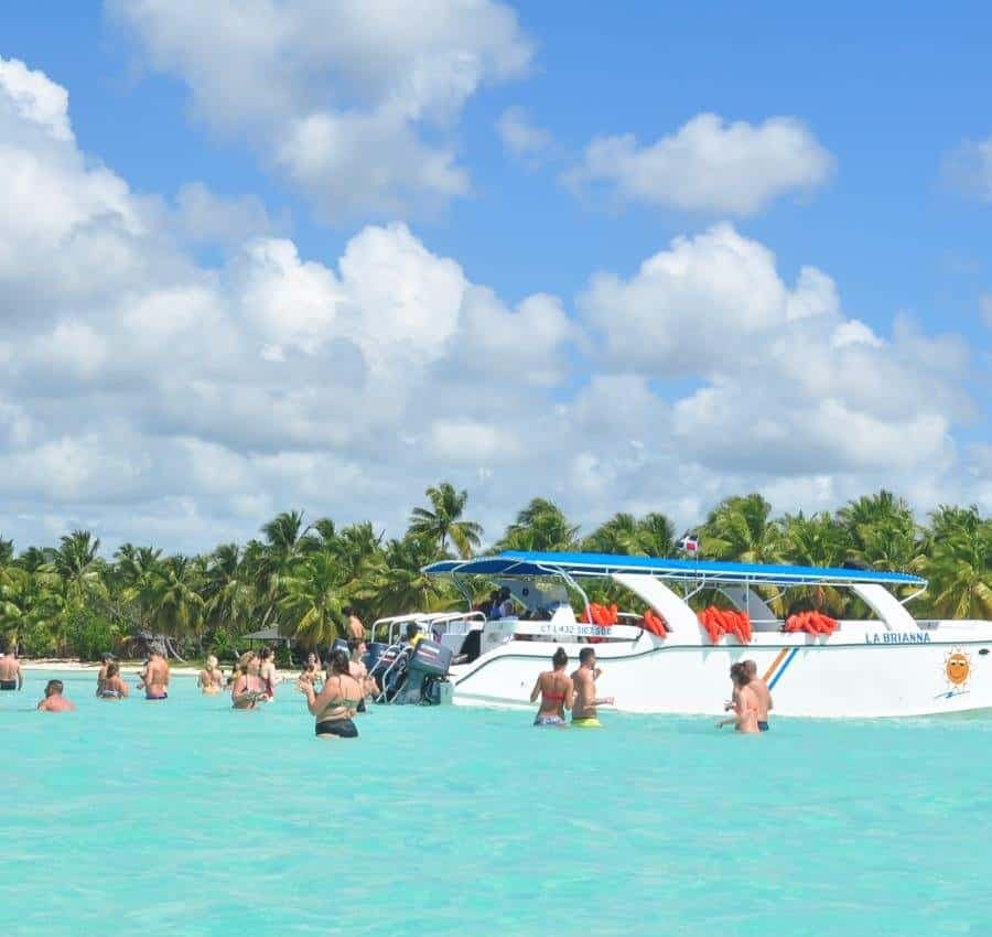 Juan Dolio: Saona Island Full-Day Tour with Catamaran Ride