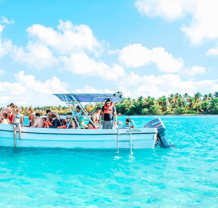 Isla Saona Speedboat Tour - Lunch, Wildlife & Natural Pools