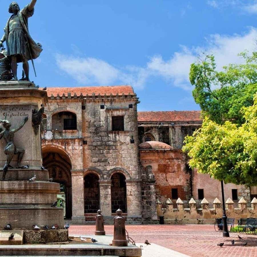 Punta Cana: Santo Domingo Tour with Lunch & Transfers