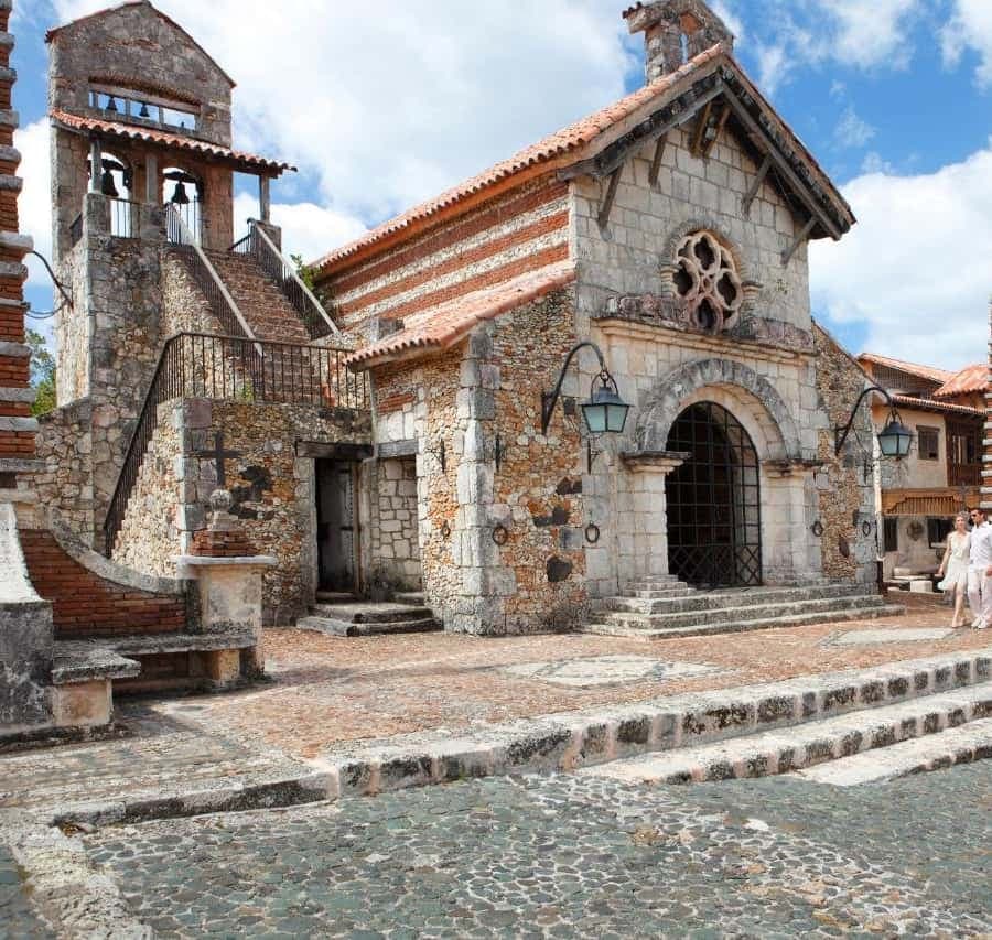 Private Excursion to Cuevas las Maravillas & Altos de Chavón