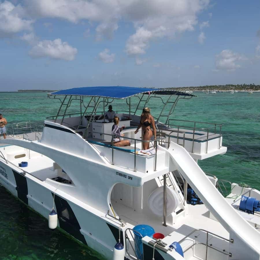 Catamaran party Boat con open bar y snorkeling en punta cana