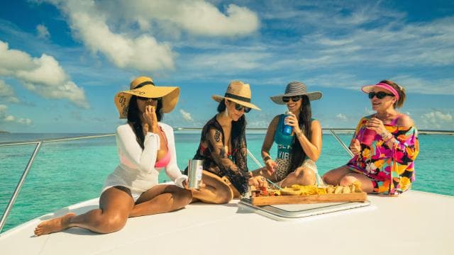 Icacos or Palomino: Luxury Yacht Tour. Snorkeling and Lunch