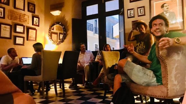 San Juan: Craft Cocktail Walking Tour with 3 Cocktails