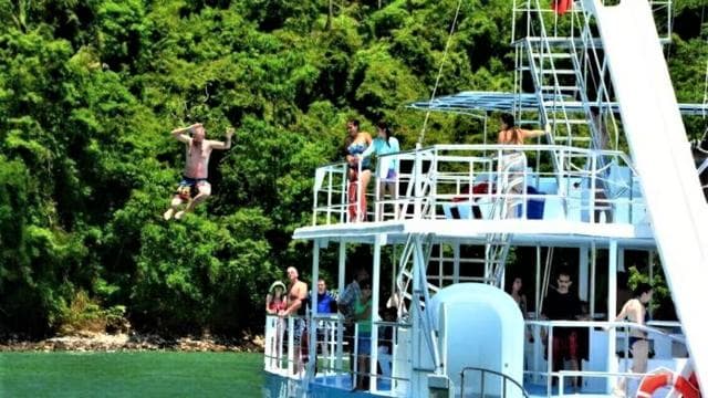 Manuel Antonio: Catamaran Cruise to Biesanz Bay with Lunch