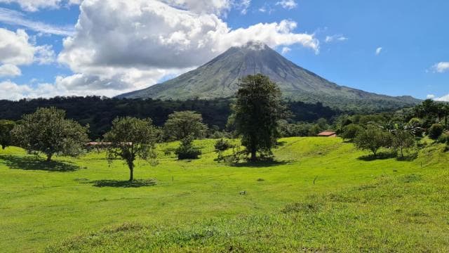 San Jose: Arenal Volcano and Baldi Hot Springs Day Trip