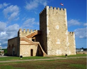 Colonial Zone: Historical Tour with a visit to the Columbus Lighthouse and Tres Ojos Park