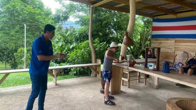 La Fortuna: Rio Celeste, Sloths, Coffee & Chocolate Tour