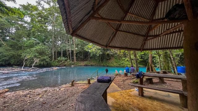 Rio Celeste: Natural Pool in the forest