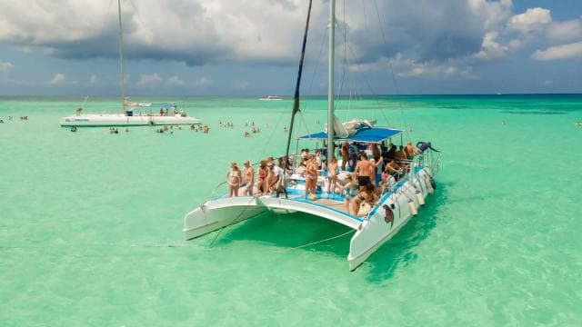 From Bayahíbe: Saona Island Catamaran Cruise with Buffet
