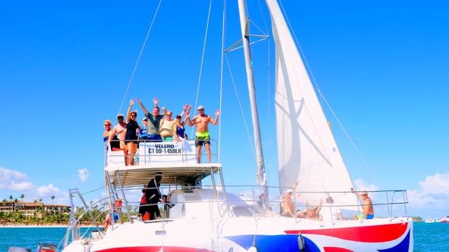 From Punta Cana: Saona Island Tour with Transfer and Lunch