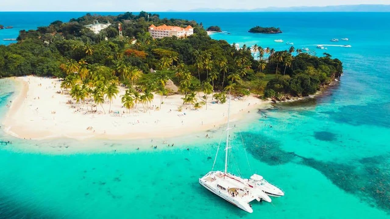 Haitises + Cayo Levantado ( Bacardi Island )