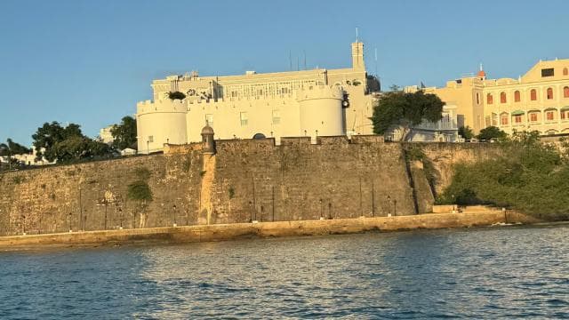San Juan: Old San Juan Sunset Cruise with Drinks & Transfer