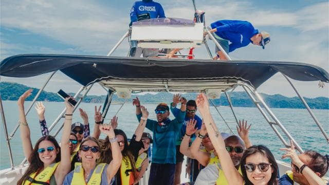 San José: Tortuga Island Tour with Snorkeling and Lunch