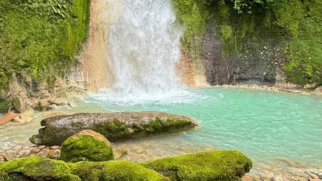 La Fortuna: Blue Falls Shuttle with Free Time to Explore