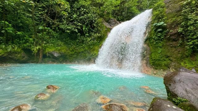 La Fortuna: Blue Falls Shuttle with Free Time to Explore