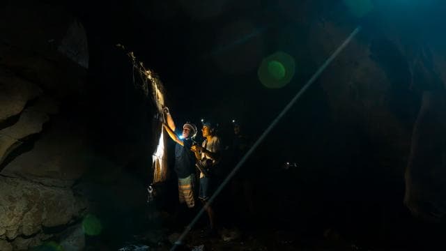 From La Fortuna: Venado Caves Exploration - Small Group Tour