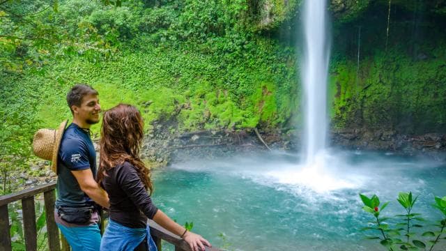 La Fortuna: Arenal Volcano, Hanging Bridges & Waterfall Tour