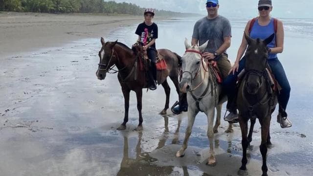 Esterillos Este: Manuel Antonio Beach Horseback Ride