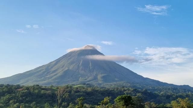 Arenal Volcano: El Silencio Trail Guided Hike