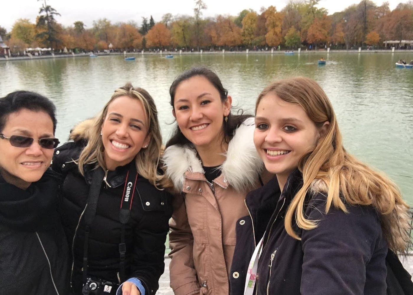 Madrid: El Retiro Park Guided Tour and Tapas