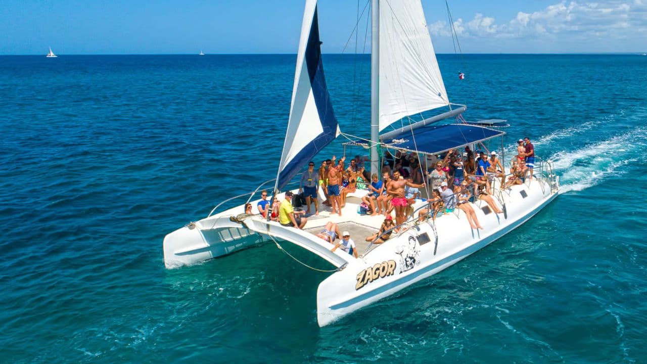 Pivate boat Saona Island Day Trip with Snorkeling and Lunch