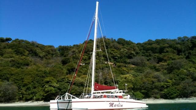 Playa Tamarindo: Sunset Sailing and Snorkeling Tour