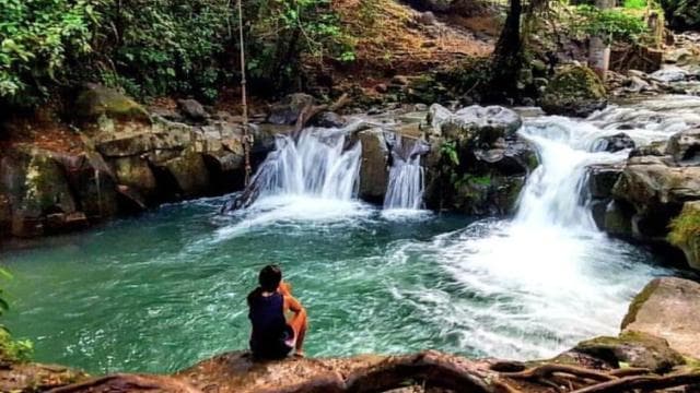 La Fortuna: Private Yoga Class on Rainforest River Platform