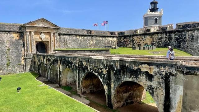 San Juan: Old Town Walking Tour and El Morro Fort Entry