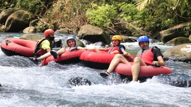 Tubing Rio Celeste: Adventure and Nature