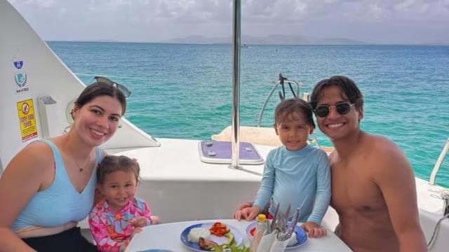 Fajardo: Catamaran Day Cruise to Palomino Island with Lunch