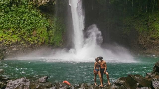 La Fortuna: Half-Day Waterfall Tour with Lunch