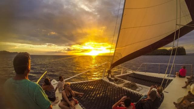 Playas del Coco: Sunset Sailing and Snorkeling Tour