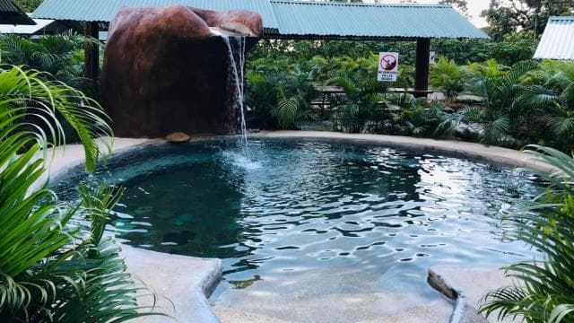 La Fortuna: Arenal Volcano, Lunch, & Hotsprings Morning Tour