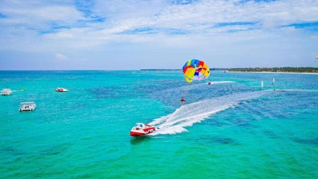 Punta Cana Parasailing: 15-Minute Adrenaline Adventure