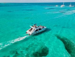 Punta Cana: Private Party Boat Cruise with Drinks and Snacks