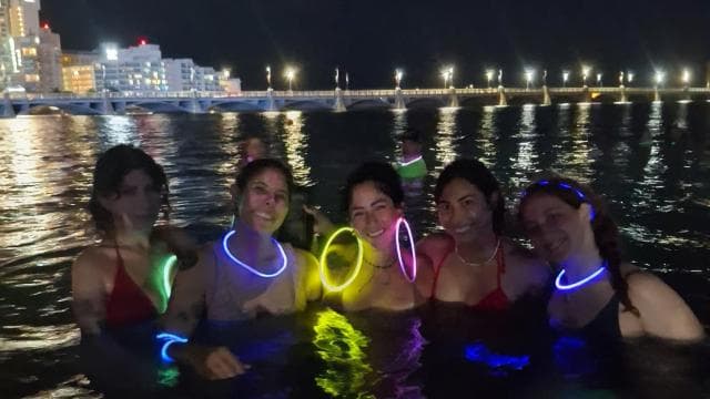 San Juan: Sunset Glow Kayak Tour and Salsa Experience
